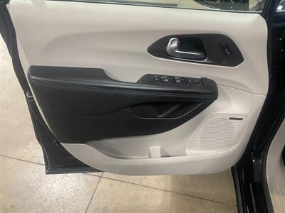 2018 Chrysler Pacifica Limited - Photo 24 - Saint Louis, MI 48880-9800