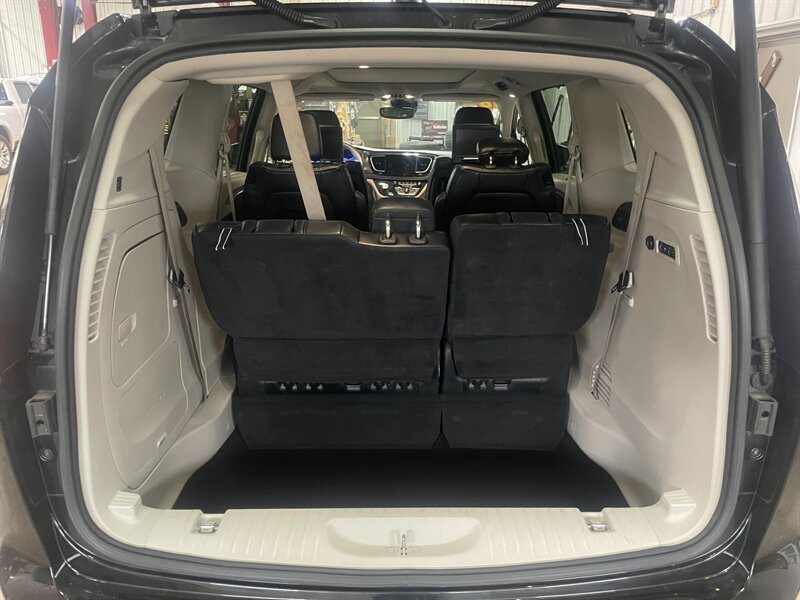 2018 Chrysler Pacifica Limited - Photo 29 - Saint Louis, MI 48880-9800