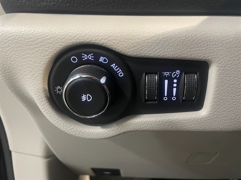 2018 Chrysler Pacifica Limited - Photo 12 - Saint Louis, MI 48880-9800
