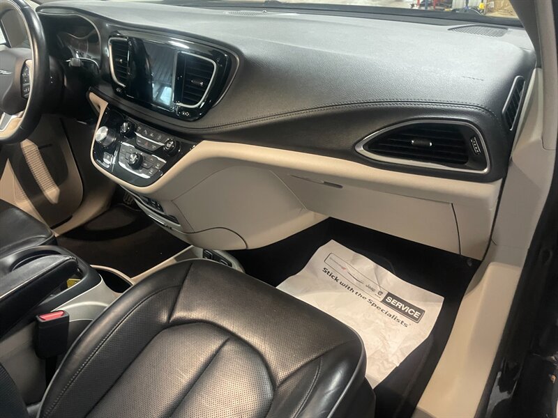 2018 Chrysler Pacifica Limited - Photo 23 - Saint Louis, MI 48880-9800