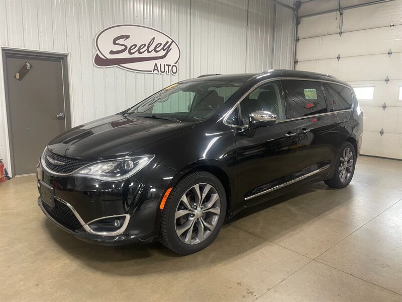 2018 Chrysler Pacifica Limited - Photo 2 - Saint Louis, MI 48880-9800