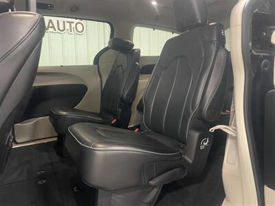 2018 Chrysler Pacifica Limited - Photo 20 - Saint Louis, MI 48880-9800
