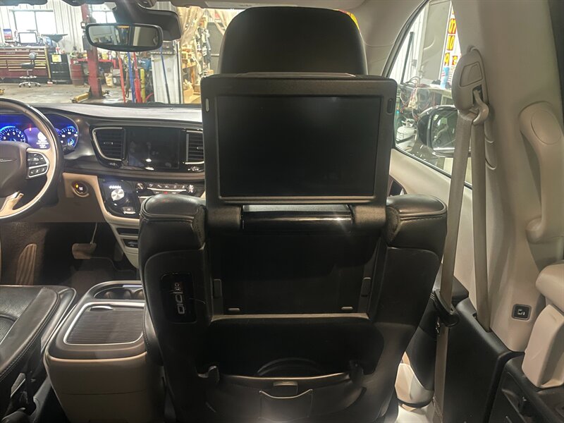2018 Chrysler Pacifica Limited - Photo 28 - Saint Louis, MI 48880-9800