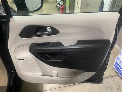 2018 Chrysler Pacifica Limited - Photo 25 - Saint Louis, MI 48880-9800