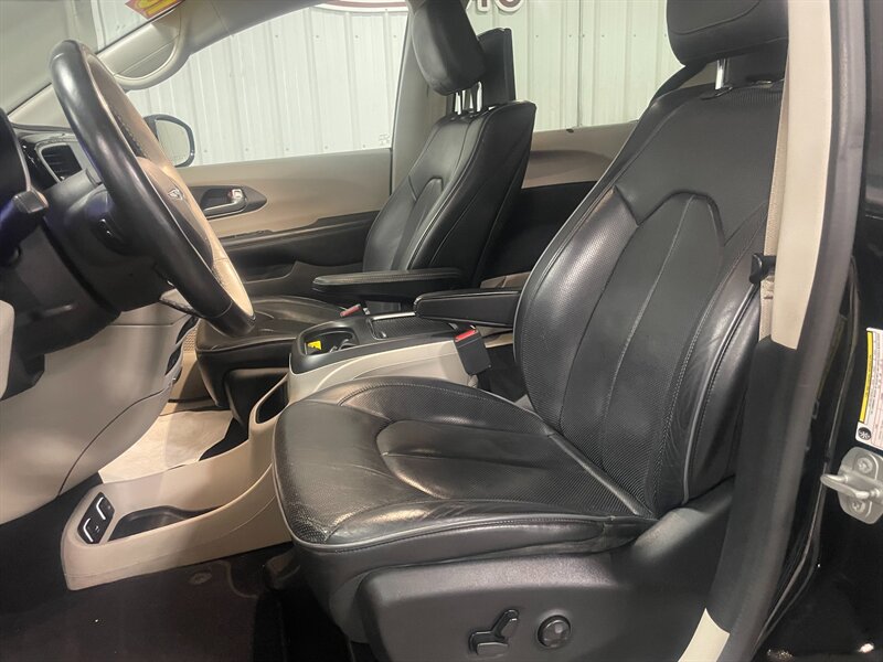 2018 Chrysler Pacifica Limited - Photo 19 - Saint Louis, MI 48880-9800