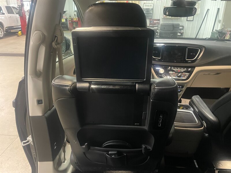 2018 Chrysler Pacifica Limited - Photo 18 - Saint Louis, MI 48880-9800