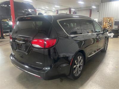 2018 Chrysler Pacifica Limited - Photo 7 - Saint Louis, MI 48880-9800