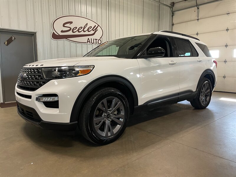 2022 Ford Explorer XLT   - Photo 1 - Saint Louis, MI 48880-9800
