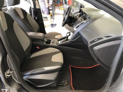 2014 Ford Focus SE   - Photo 13 - Saint Louis, MI 48880-9800