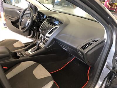 2014 Ford Focus SE   - Photo 15 - Saint Louis, MI 48880-9800