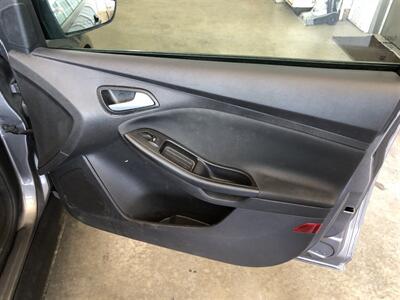 2014 Ford Focus SE   - Photo 17 - Saint Louis, MI 48880-9800