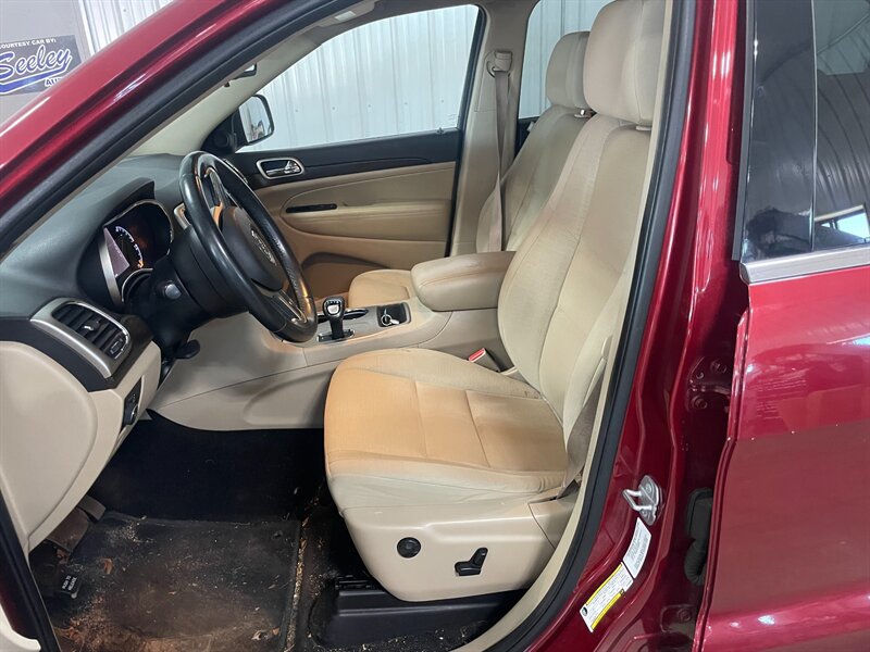 2015 Jeep Grand Cherokee Laredo - Photo 13 - Saint Louis, MI 48880-9800