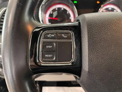 2019 Dodge Grand Caravan SXT   - Photo 10 - Saint Louis, MI 48880-9800