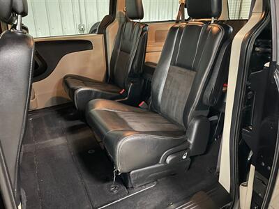 2019 Dodge Grand Caravan SXT   - Photo 16 - Saint Louis, MI 48880-9800