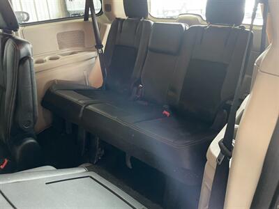 2019 Dodge Grand Caravan SXT   - Photo 16 - Saint Louis, MI 48880-9800