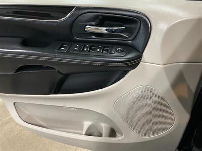 2019 Dodge Grand Caravan SXT   - Photo 22 - Saint Louis, MI 48880-9800