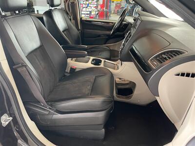 2019 Dodge Grand Caravan SXT   - Photo 17 - Saint Louis, MI 48880-9800