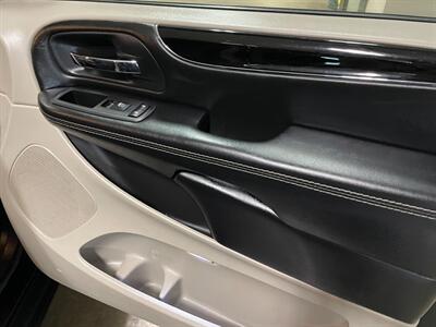 2019 Dodge Grand Caravan SXT   - Photo 23 - Saint Louis, MI 48880-9800