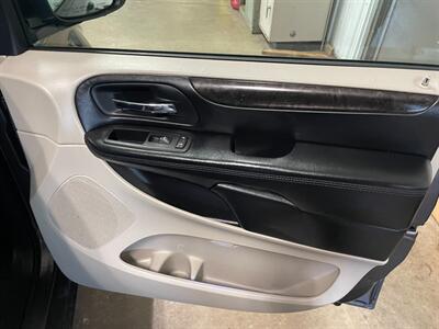 2016 Dodge Grand Caravan SXT   - Photo 23 - Saint Louis, MI 48880-9800