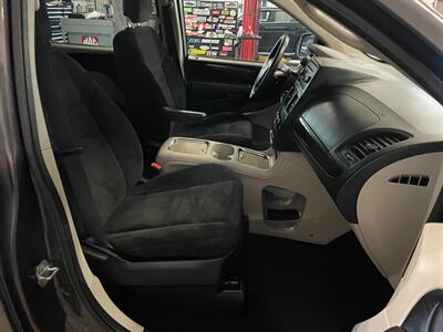 2016 Dodge Grand Caravan SXT   - Photo 18 - Saint Louis, MI 48880-9800