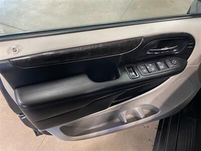 2016 Dodge Grand Caravan SXT   - Photo 22 - Saint Louis, MI 48880-9800