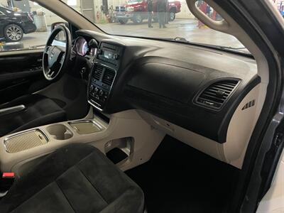 2016 Dodge Grand Caravan SXT   - Photo 21 - Saint Louis, MI 48880-9800