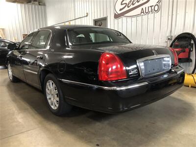 2011 Lincoln Town Car Signature Limited   - Photo 3 - Saint Louis, MI 48880-9800