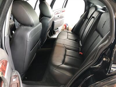 2011 Lincoln Town Car Signature Limited   - Photo 14 - Saint Louis, MI 48880-9800