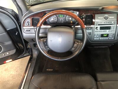2011 Lincoln Town Car Signature Limited   - Photo 8 - Saint Louis, MI 48880-9800