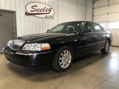 2011 Lincoln Town Car Signature Limited   - Photo 1 - Saint Louis, MI 48880-9800
