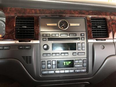 2011 Lincoln Town Car Signature Limited   - Photo 12 - Saint Louis, MI 48880-9800