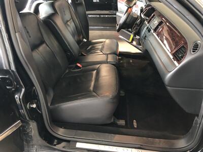 2011 Lincoln Town Car Signature Limited   - Photo 15 - Saint Louis, MI 48880-9800