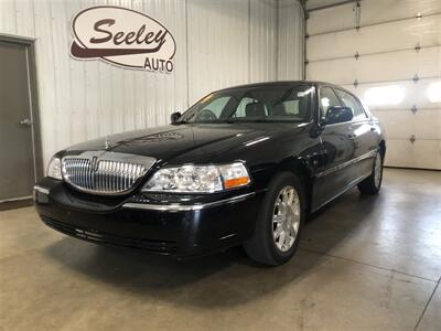 2011 Lincoln Town Car Signature Limited   - Photo 2 - Saint Louis, MI 48880-9800