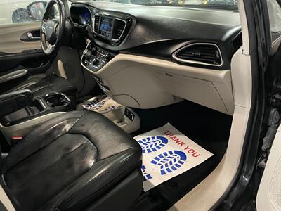2020 Chrysler Pacifica Touring L   - Photo 19 - Saint Louis, MI 48880-9800