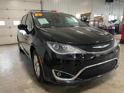 2020 Chrysler Pacifica Touring L   - Photo 4 - Saint Louis, MI 48880-9800