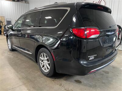 2020 Chrysler Pacifica Touring L   - Photo 3 - Saint Louis, MI 48880-9800