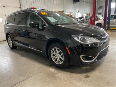 2020 Chrysler Pacifica Touring L   - Photo 5 - Saint Louis, MI 48880-9800