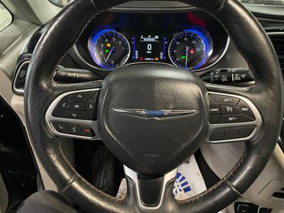 2020 Chrysler Pacifica Touring L   - Photo 8 - Saint Louis, MI 48880-9800
