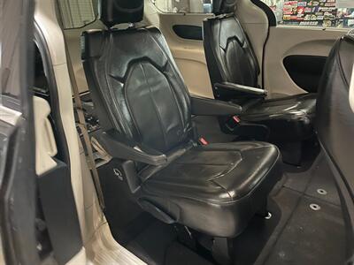 2020 Chrysler Pacifica Touring L   - Photo 18 - Saint Louis, MI 48880-9800