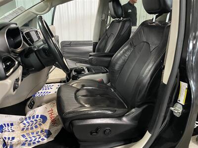 2020 Chrysler Pacifica Touring L   - Photo 15 - Saint Louis, MI 48880-9800