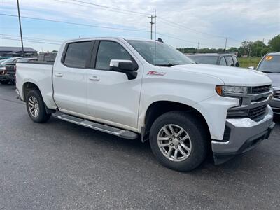 2019 Chevrolet Silverado 1500 LT   - Photo 2 - Saint Louis, MI 48880-9800