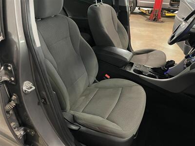 2013 Hyundai SONATA GLS - Photo 16 - Saint Louis, MI 48880-9800