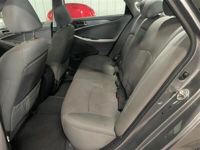 2013 Hyundai SONATA GLS - Photo 14 - Saint Louis, MI 48880-9800