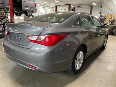 2013 Hyundai SONATA GLS - Photo 6 - Saint Louis, MI 48880-9800