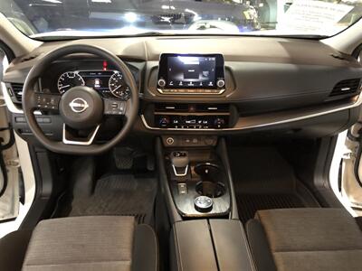 2023 Nissan Rogue SV   - Photo 8 - Saint Louis, MI 48880-9800