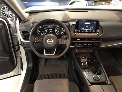 2023 Nissan Rogue SV   - Photo 9 - Saint Louis, MI 48880-9800