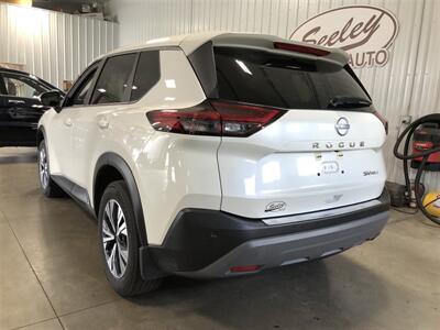 2023 Nissan Rogue SV   - Photo 3 - Saint Louis, MI 48880-9800