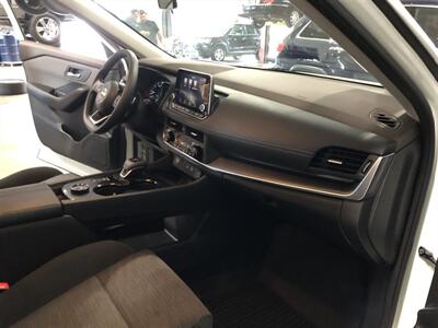 2023 Nissan Rogue SV   - Photo 18 - Saint Louis, MI 48880-9800