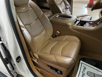2016 Cadillac Escalade ESV Platinum   - Photo 21 - Saint Louis, MI 48880-9800