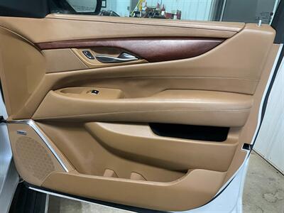 2016 Cadillac Escalade ESV Platinum   - Photo 23 - Saint Louis, MI 48880-9800